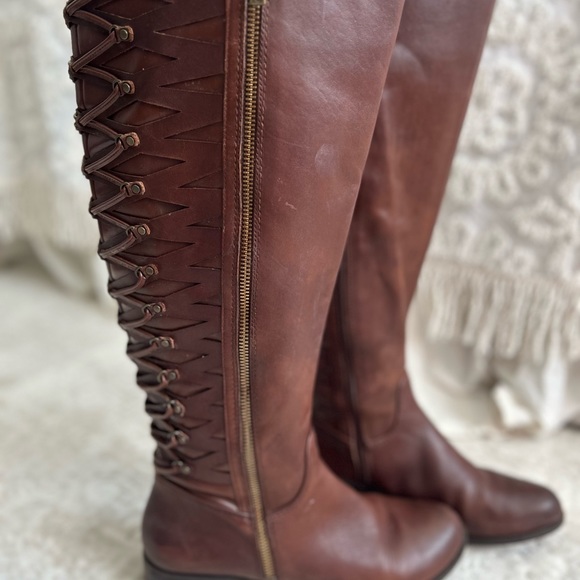 Gianni Bini Boot Knee High and Side Zipper color Brown shoes Size 8MW - Picture 2 of 16